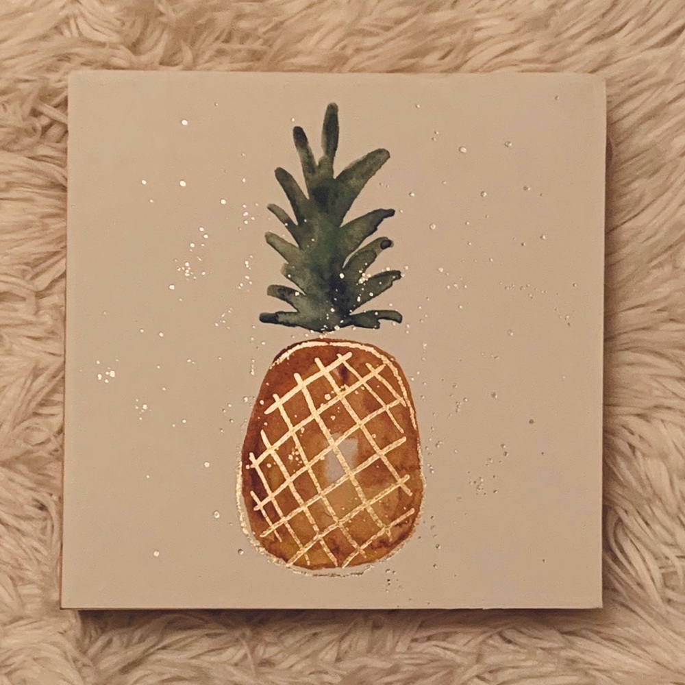 Pineapple Room Decor